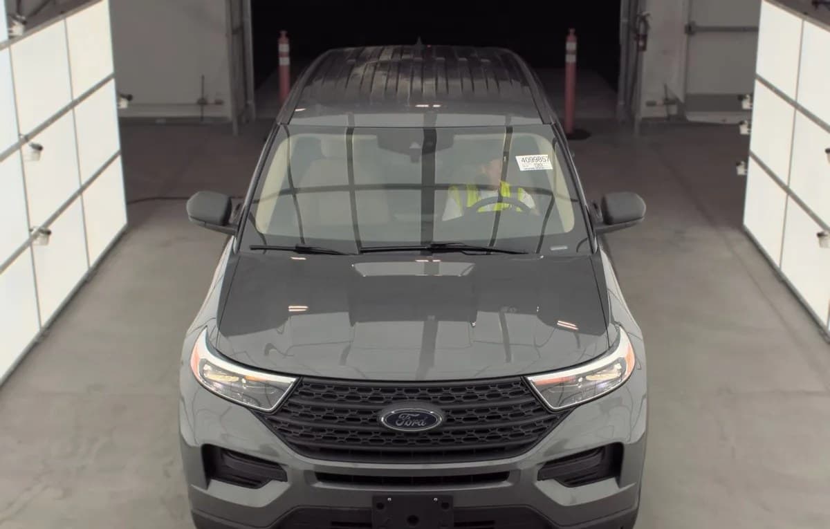 2023 FORD EXPLORER Base 3