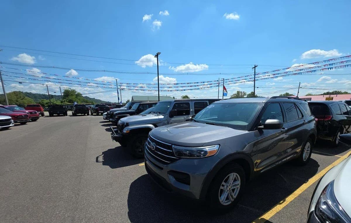 2021 FORD EXPLORER XLT 2