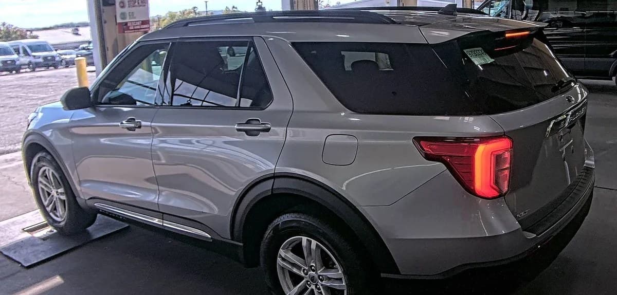 2023 FORD EXPLORER XLT 3