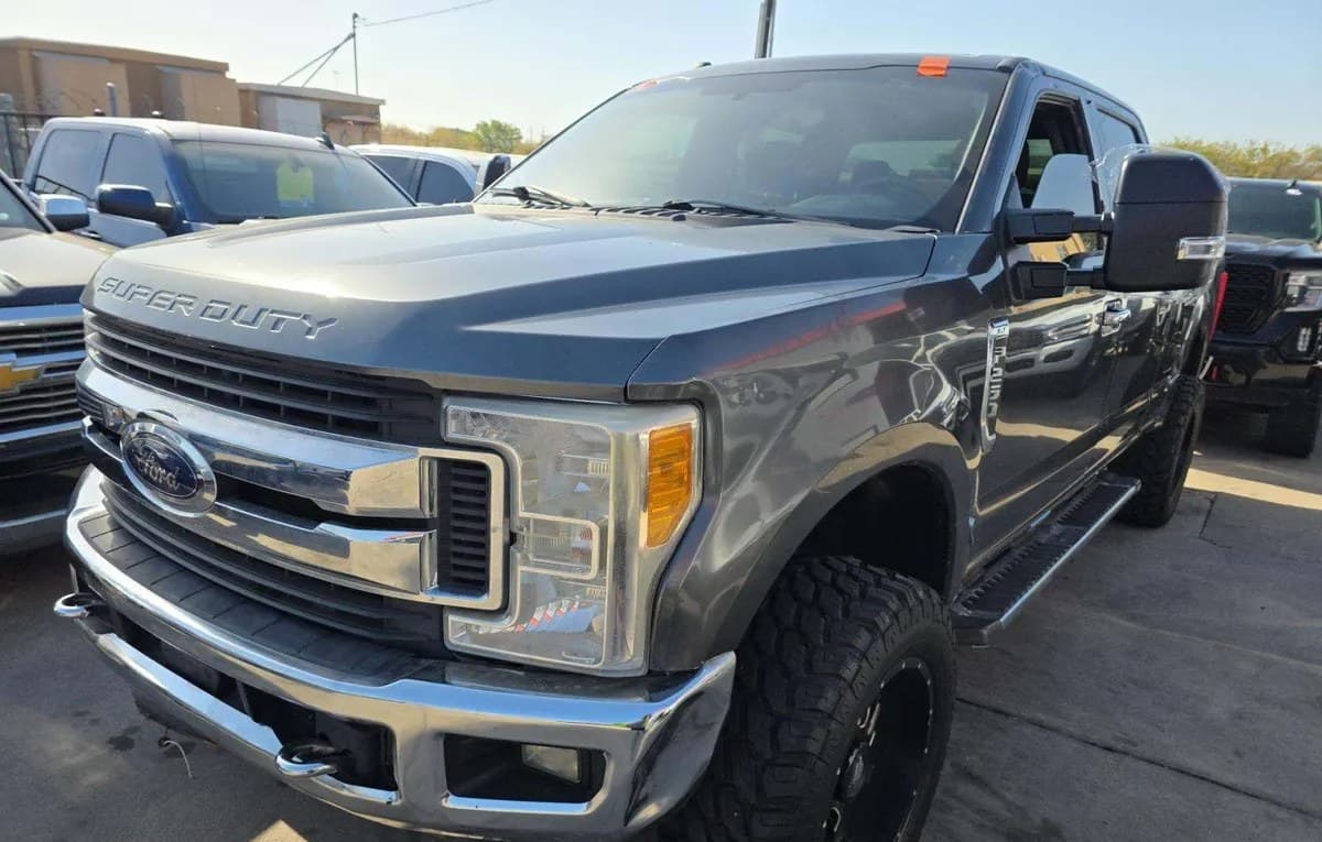 2017 FORD SUPER DUTY F-250 XLT CREW CAB MEDIUM BED 2