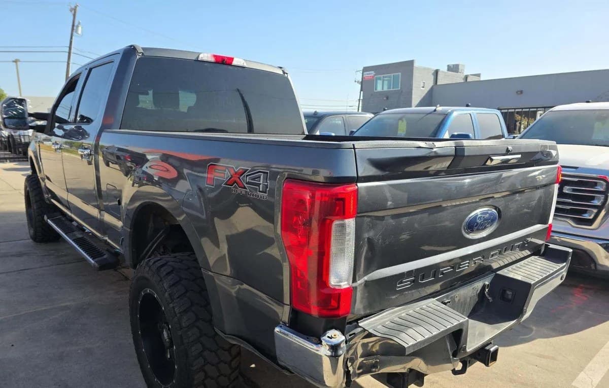2017 FORD SUPER DUTY F-250 XLT CREW CAB MEDIUM BED 3