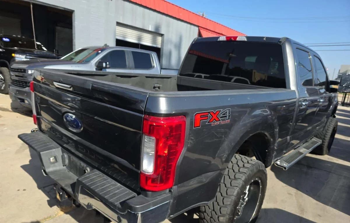 2017 FORD SUPER DUTY F-250 XLT CREW CAB MEDIUM BED 4