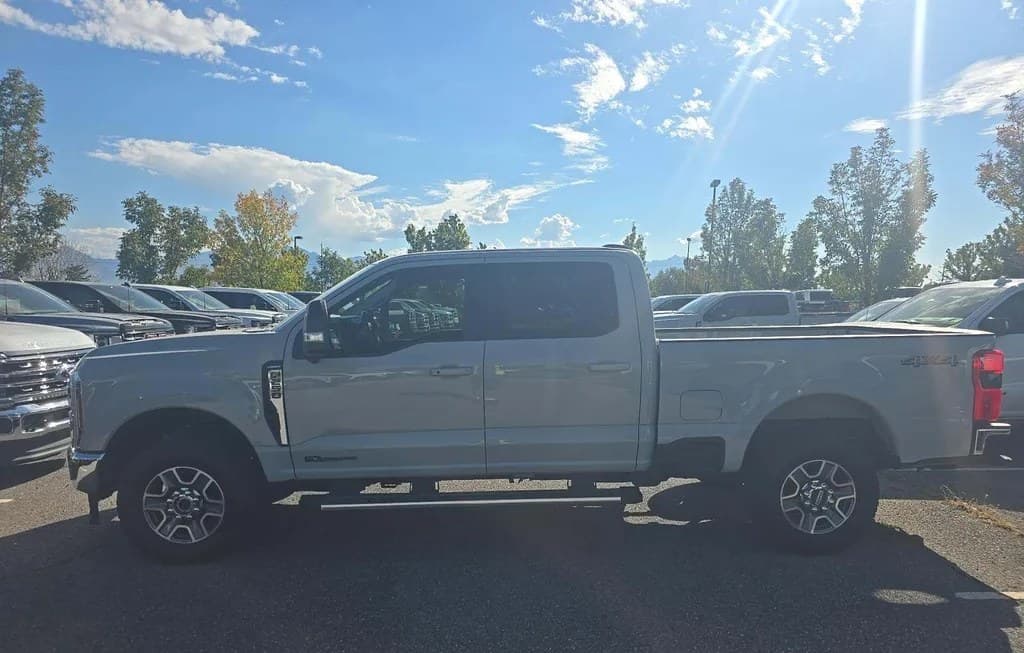 2025 FORD SUPER DUTY F-250 LARIAT CREW CAB MEDIUM BED