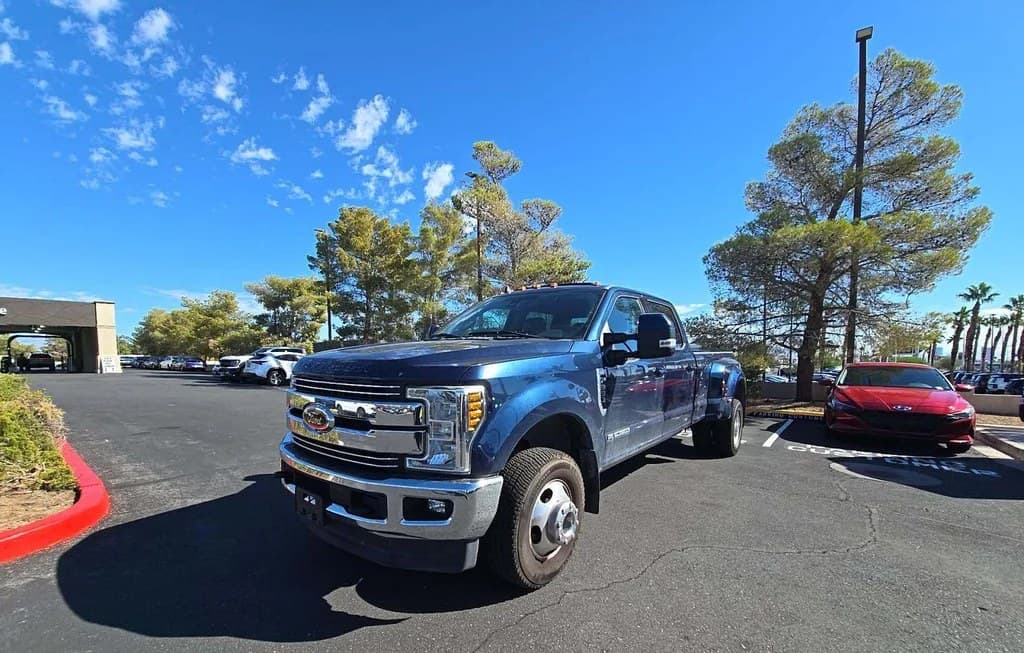 2019 FORD SUPER DUTY F-350 LARIAT CREW CAB LONG BED DRW