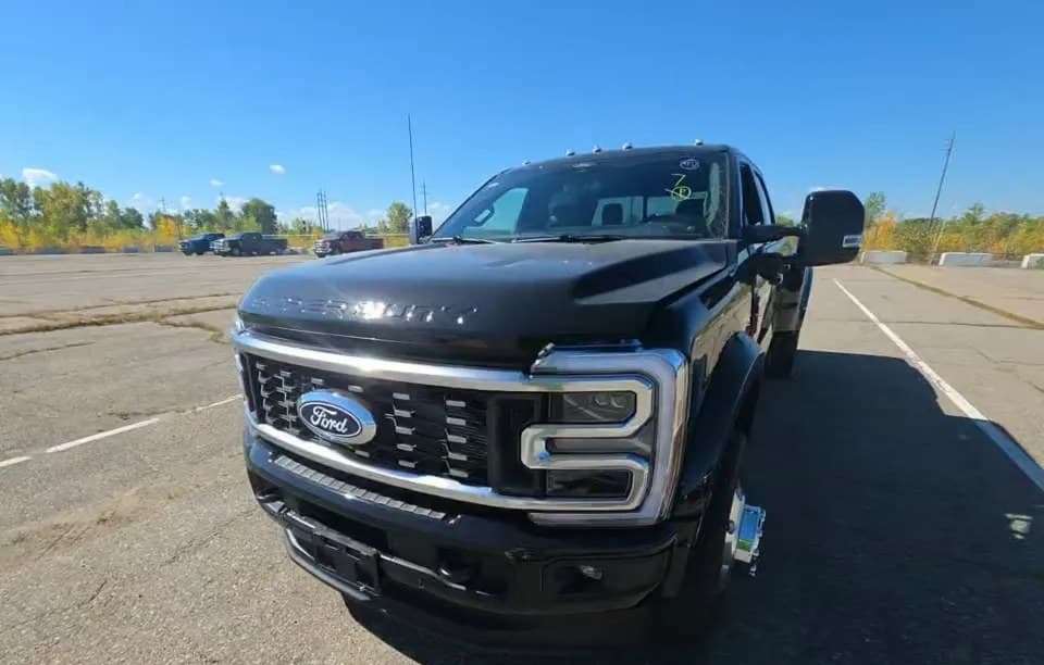 2027 FORD SUPER DUTY F-450 PLATINUM CREW CAB LONG BED DRW