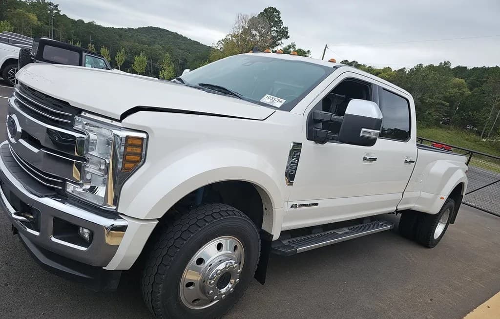 2019 FORD SUPER DUTY F-450 LARIAT CREW CAB LONG BED DRW