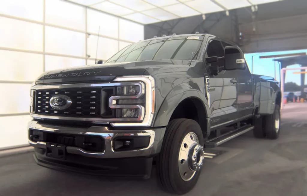 2025 FORD SUPER DUTY F-450 LARIAT CREW CAB LONG BED DRW