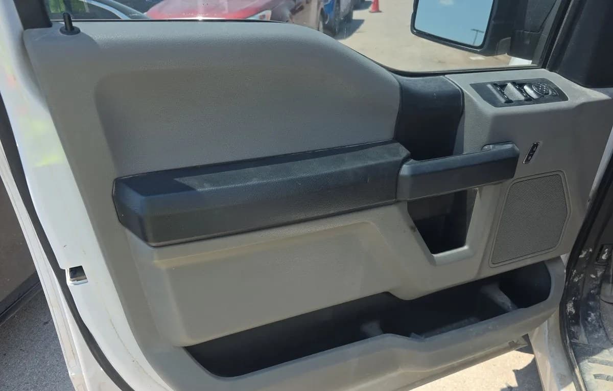 2019 FORD F-150 XL CREW CAB MEDIUM BED 6