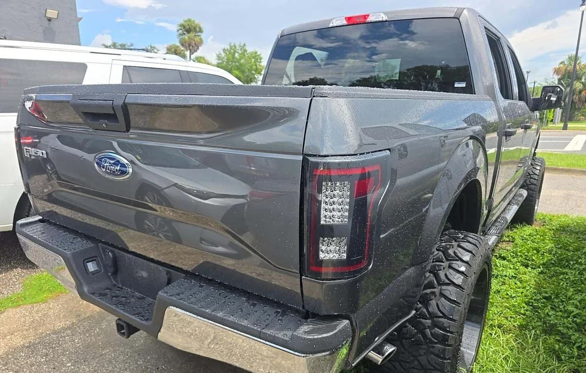 2017 FORD F-150 XLT CREW CAB SHORT BED 4