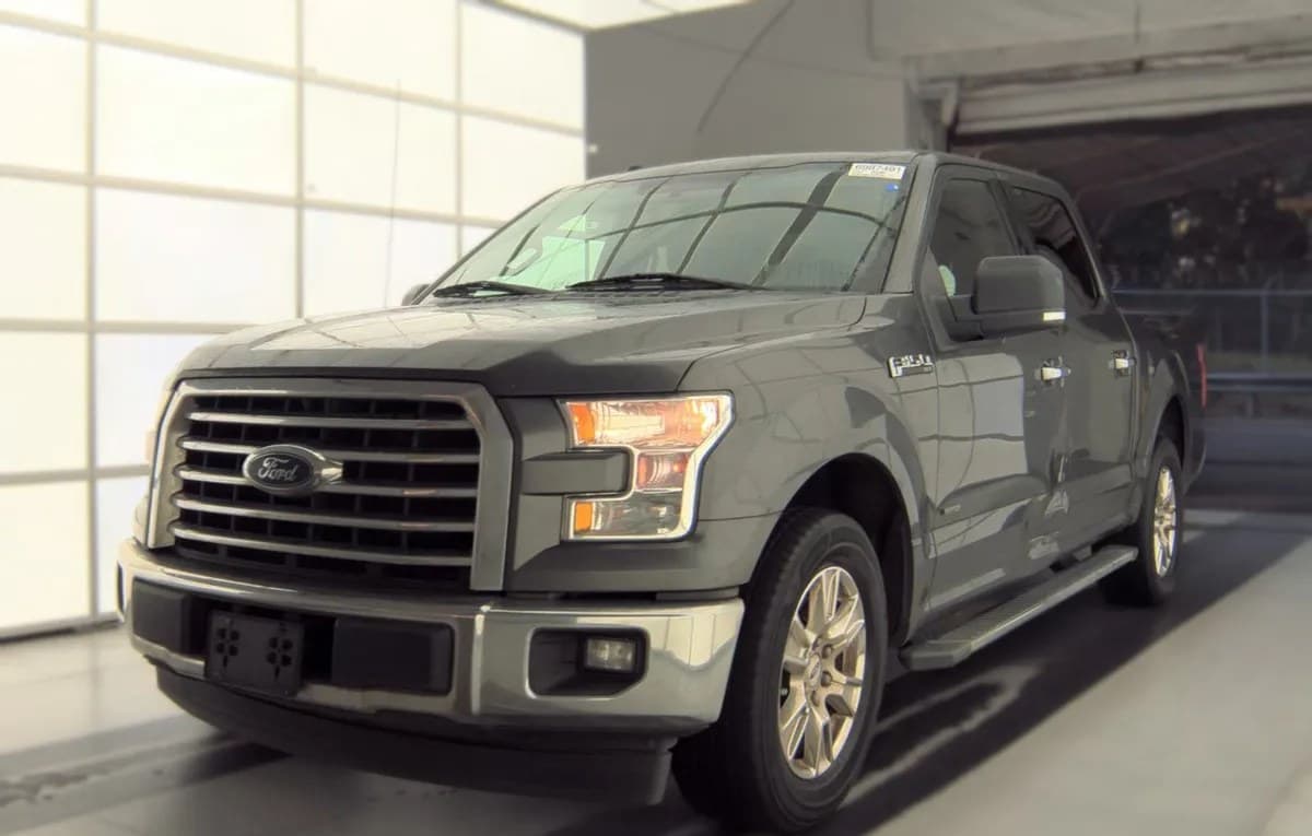 2017 FORD F-150 XLT CREW CAB SHORT BED 2