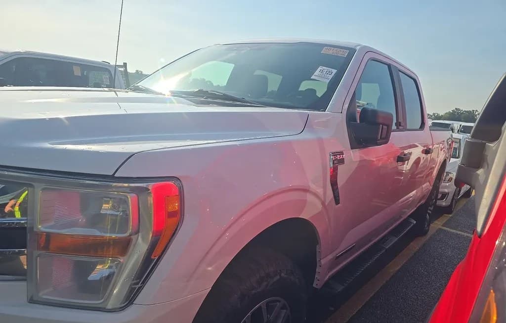 2021 FORD F-150 XLT CREW CAB MEDIUM BED 1