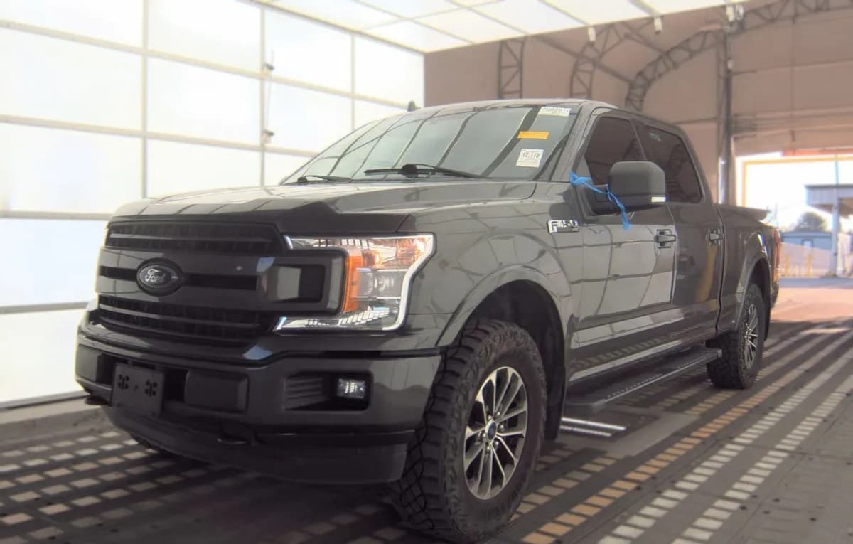 2018 FORD F-150 XLT CREW CAB MEDIUM BED 2