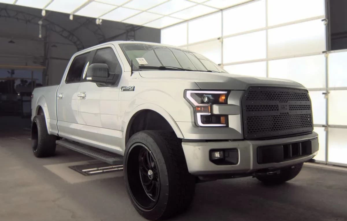 2017 FORD F-150 XLT CREW CAB MEDIUM BED 4