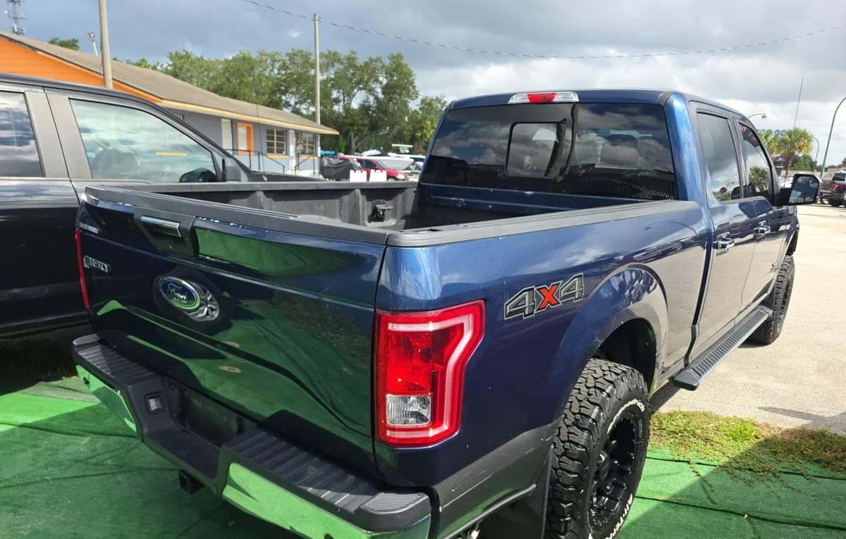 2017 FORD F-150 XLT CREW CAB MEDIUM BED 4
