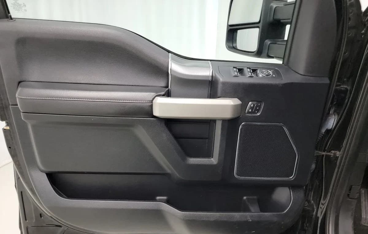2017 FORD F-150 LARIAT CREW CAB MEDIUM BED 6