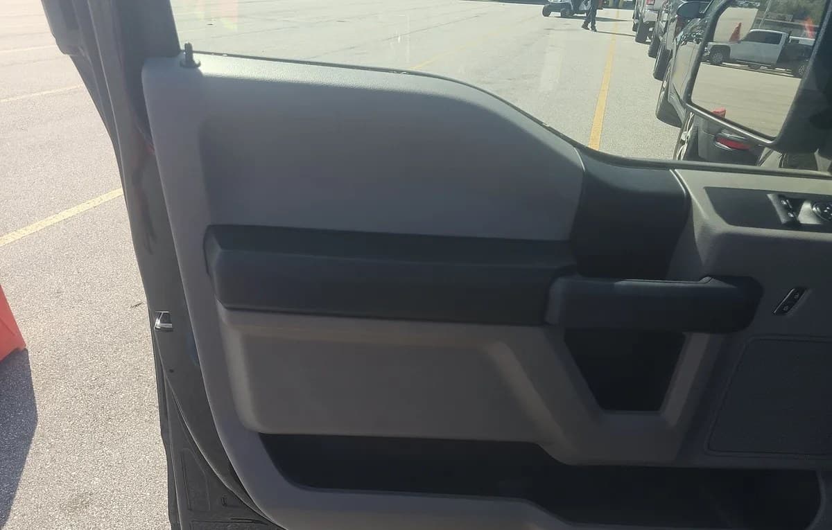 2018 FORD F-150 XL REGULAR CAB MEDIUM BED 6