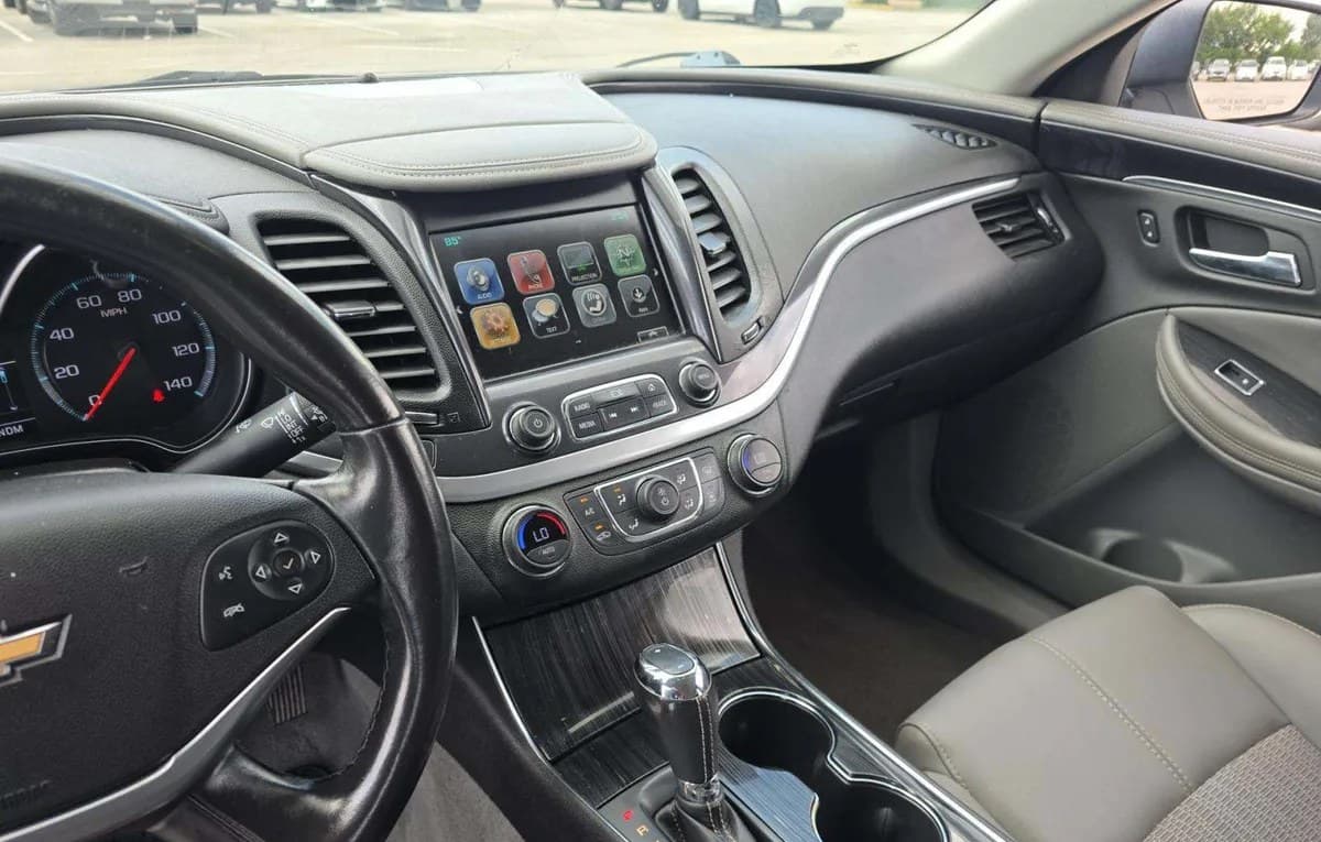 2019 CHEVROLET IMPALA LT 7