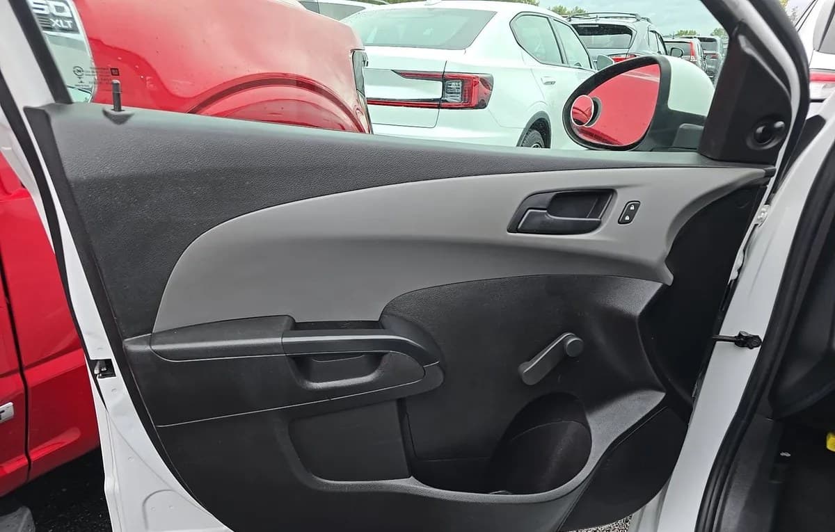 2017 CHEVROLET SONIC LT 5