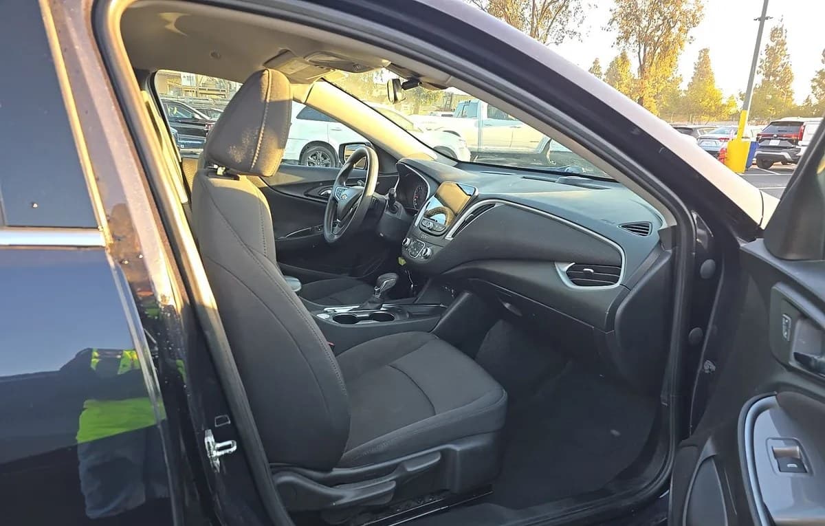 2023 CHEVROLET MALIBU LT 5