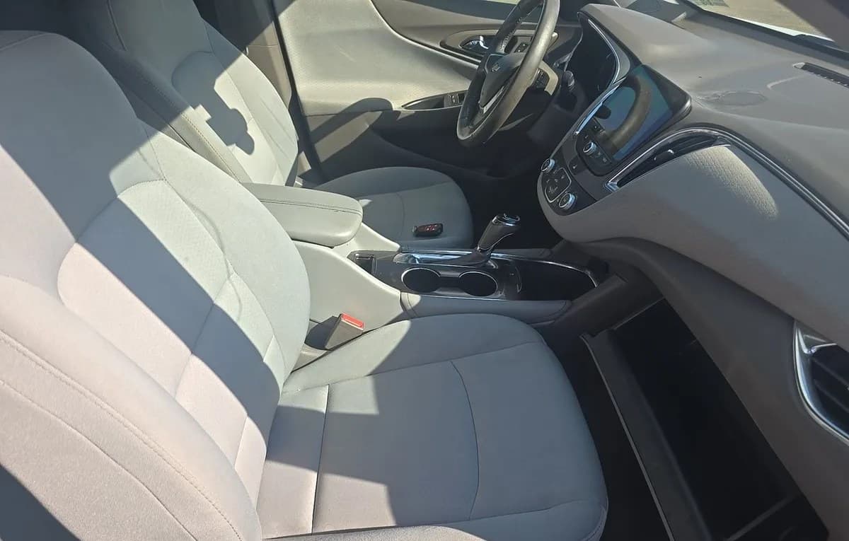 2017 CHEVROLET MALIBU LT 4