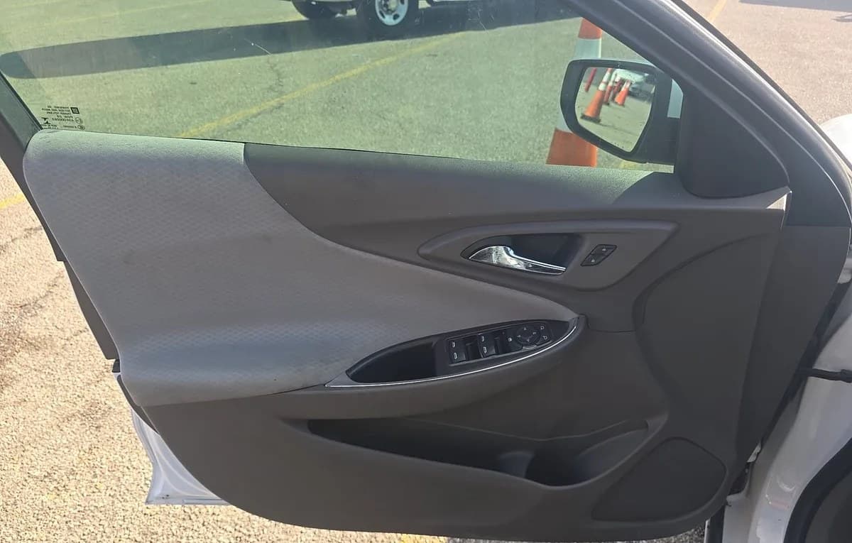 2017 CHEVROLET MALIBU LT 5