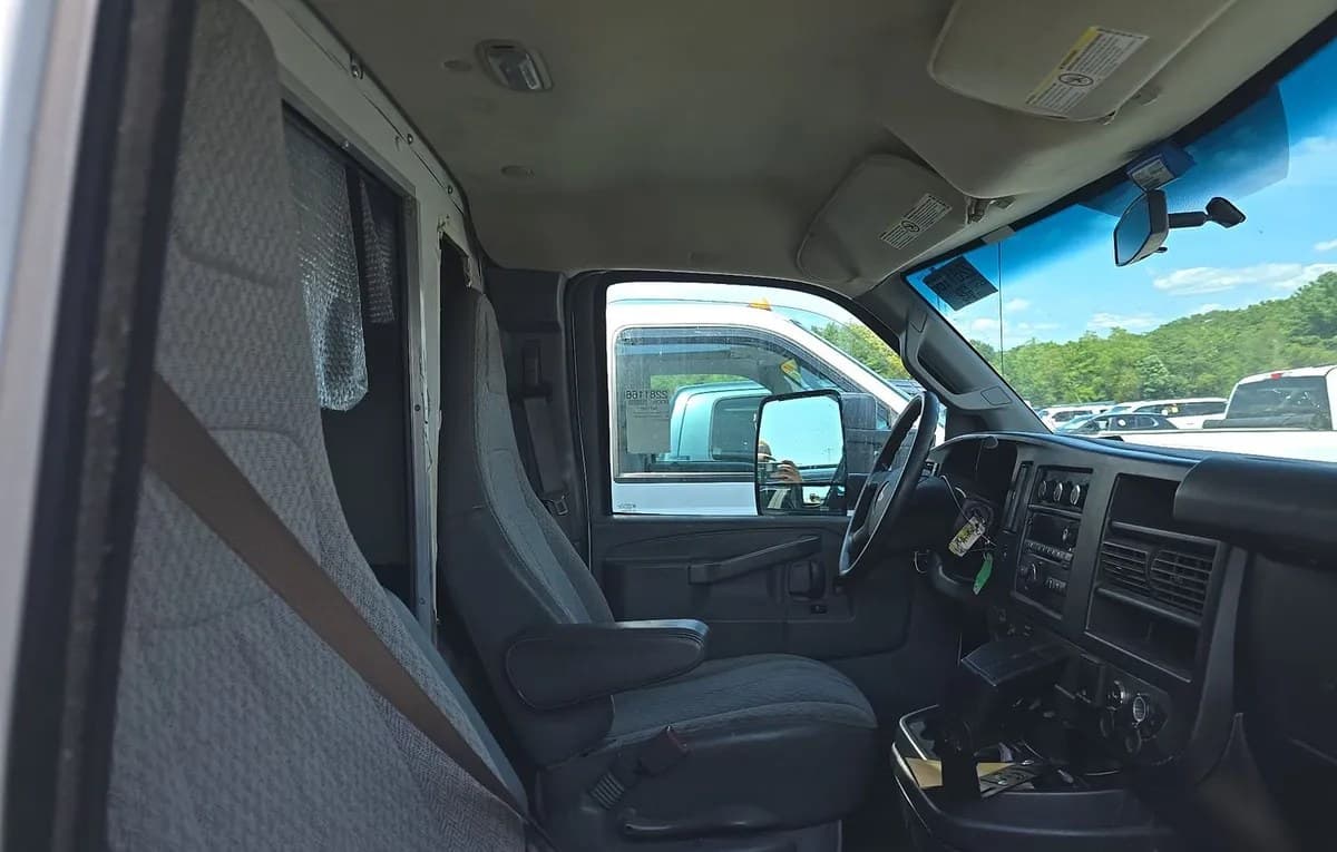 2017 CHEVROLET EXPRESS 3500 CUTAWAY 1WT 5