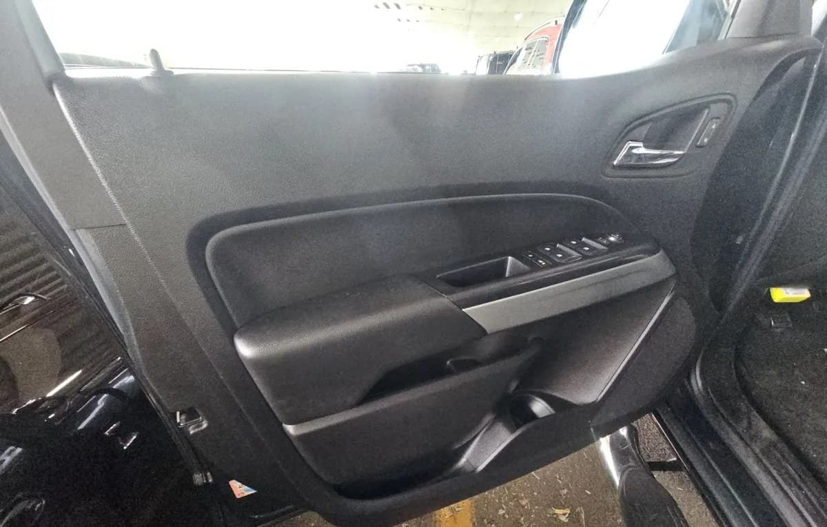 2017 CHEVROLET COLORADO LT CREW CAB MEDIUM BED 4LT 6