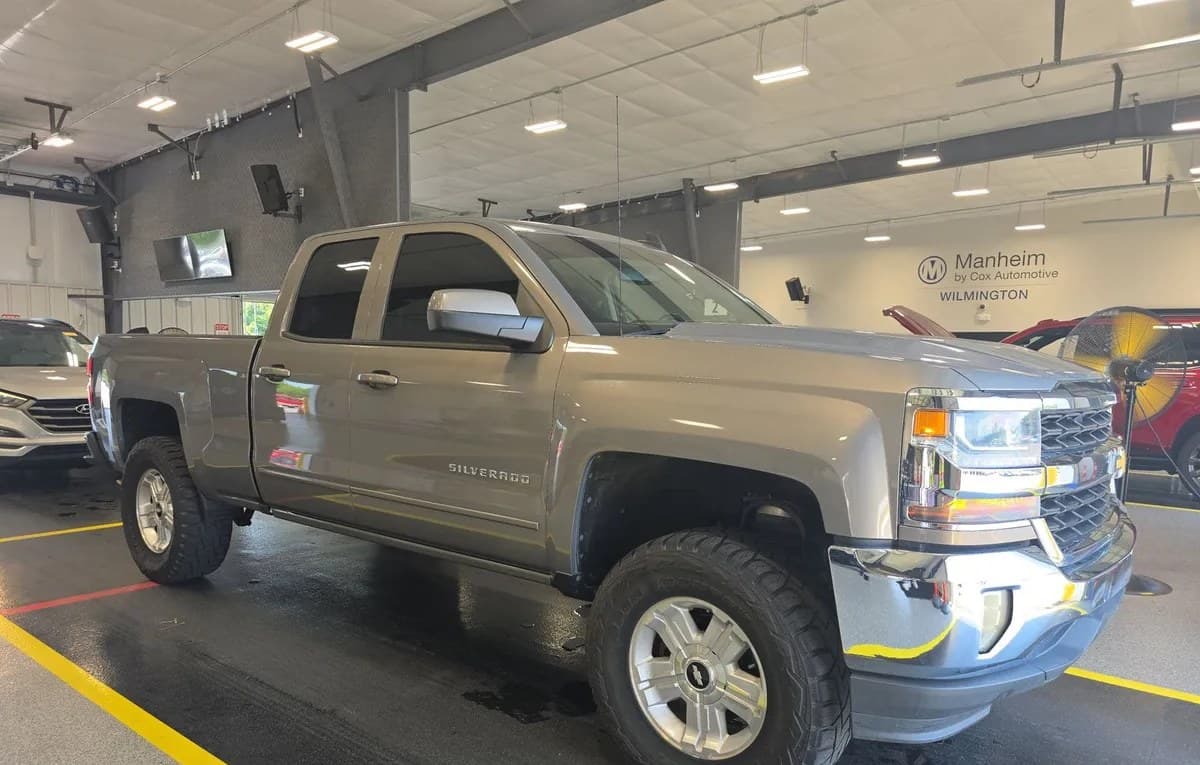 2017 CHEVROLET SILVERADO 1500 LT EXTENDED CAB MEDIUM BED 1LT 4