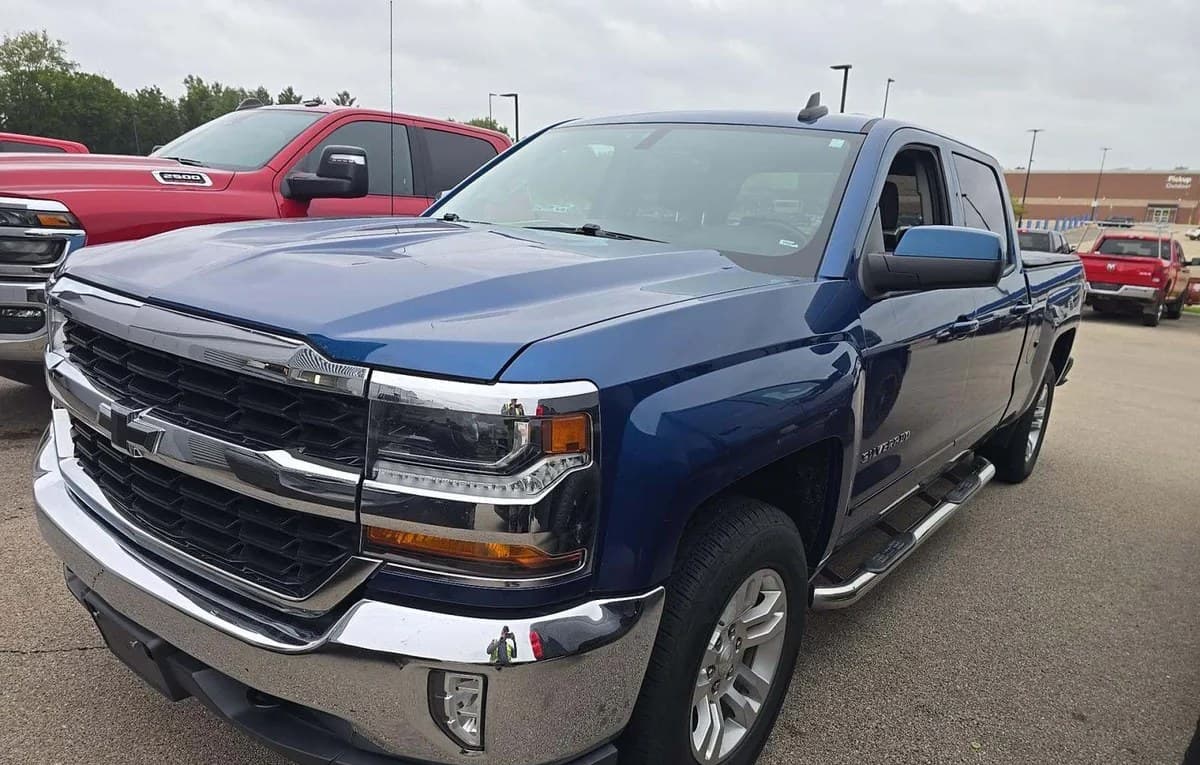 2017 CHEVROLET SILVERADO 1500 LT CREW CAB MEDIUM BED 1LT 2