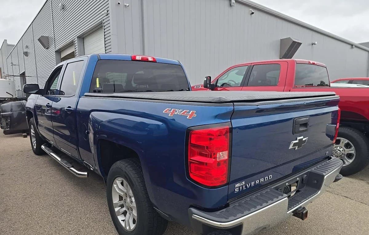 2017 CHEVROLET SILVERADO 1500 LT CREW CAB MEDIUM BED 1LT 3
