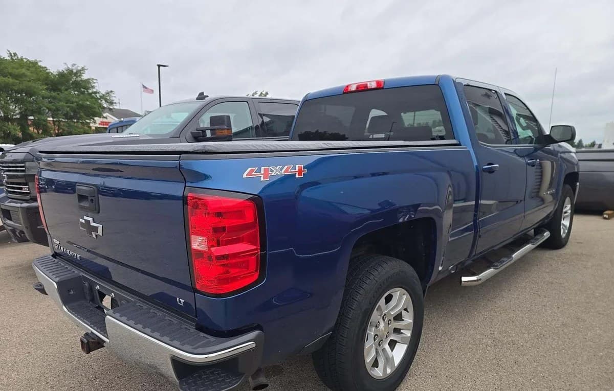 2017 CHEVROLET SILVERADO 1500 LT CREW CAB MEDIUM BED 1LT 4