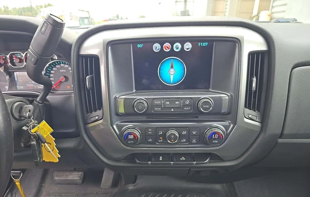 2017 CHEVROLET SILVERADO 1500 LT CREW CAB MEDIUM BED 1LT 7