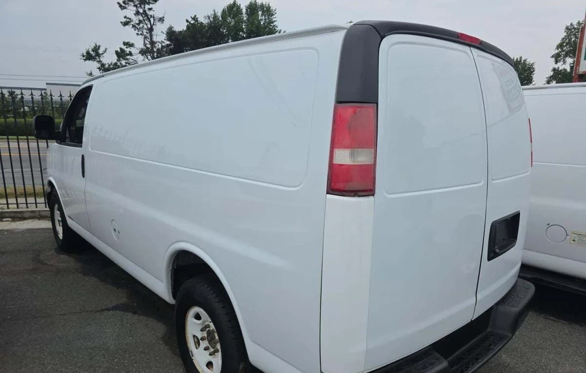 2017 CHEVROLET EXPRESS 2500 CARGO VAN 1WT 135.0" WB 3