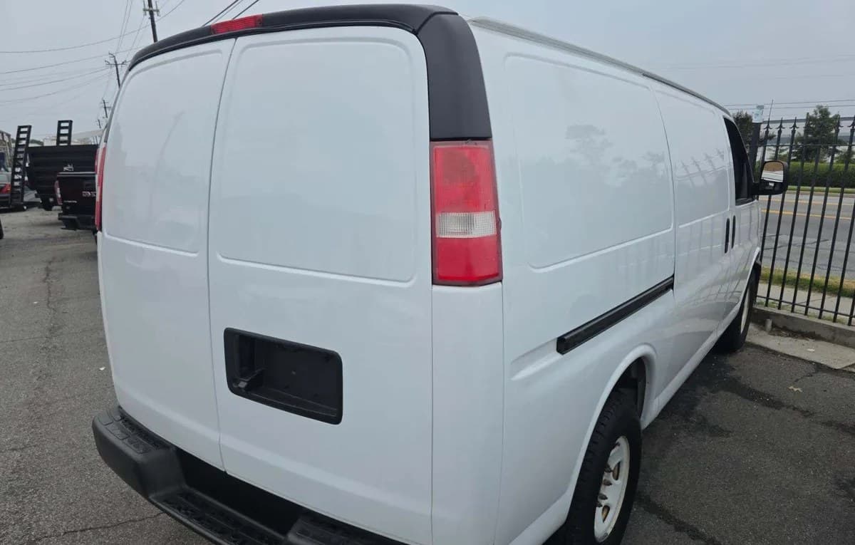 2017 CHEVROLET EXPRESS 2500 CARGO VAN 1WT 135.0" WB 4