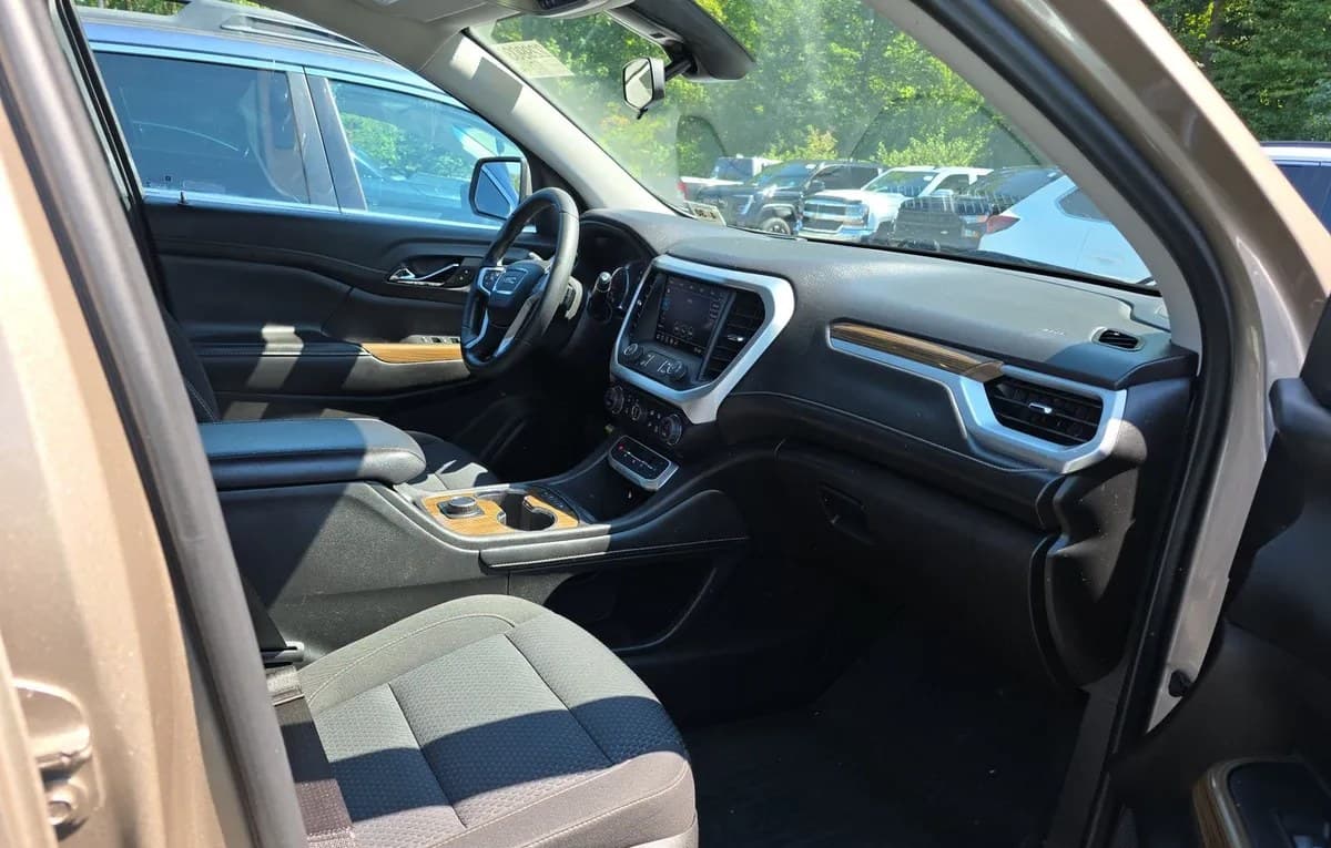 2022 GMC ACADIA SLE 5