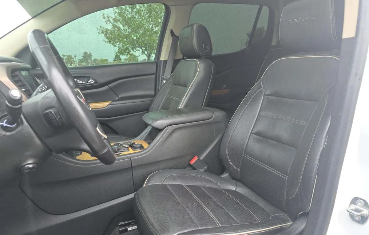 2017 GMC ACADIA Denali 4