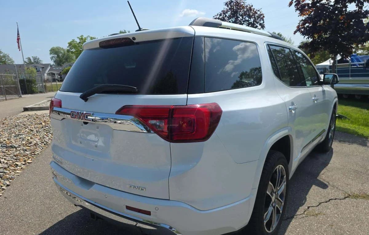 2017 GMC ACADIA Denali 4