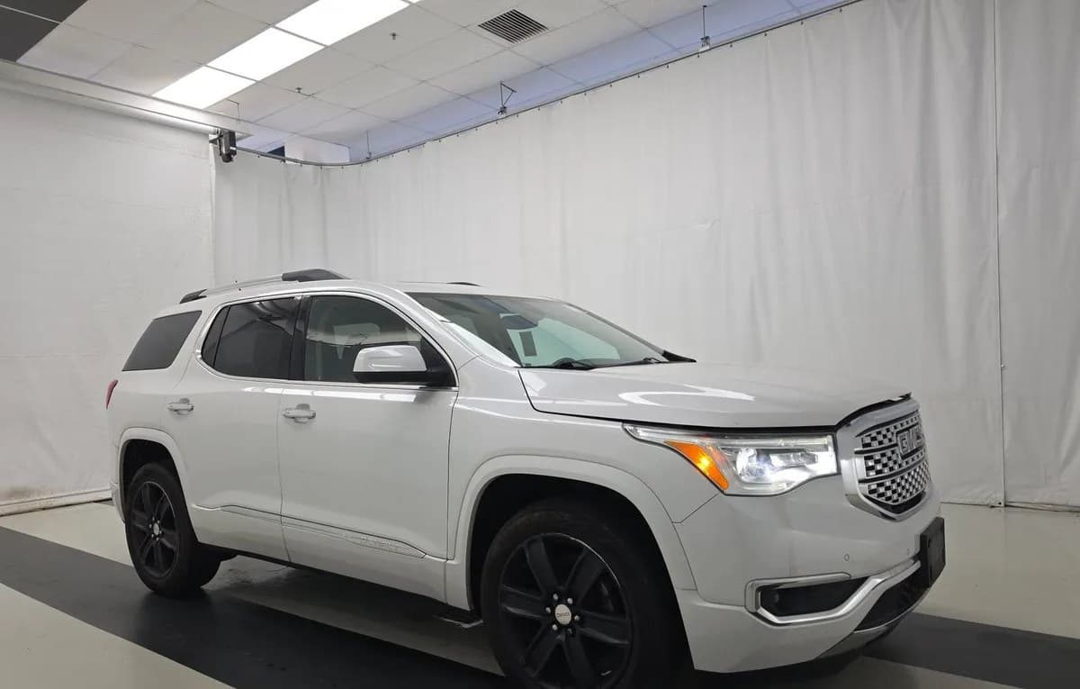 2017 GMC ACADIA Denali 4