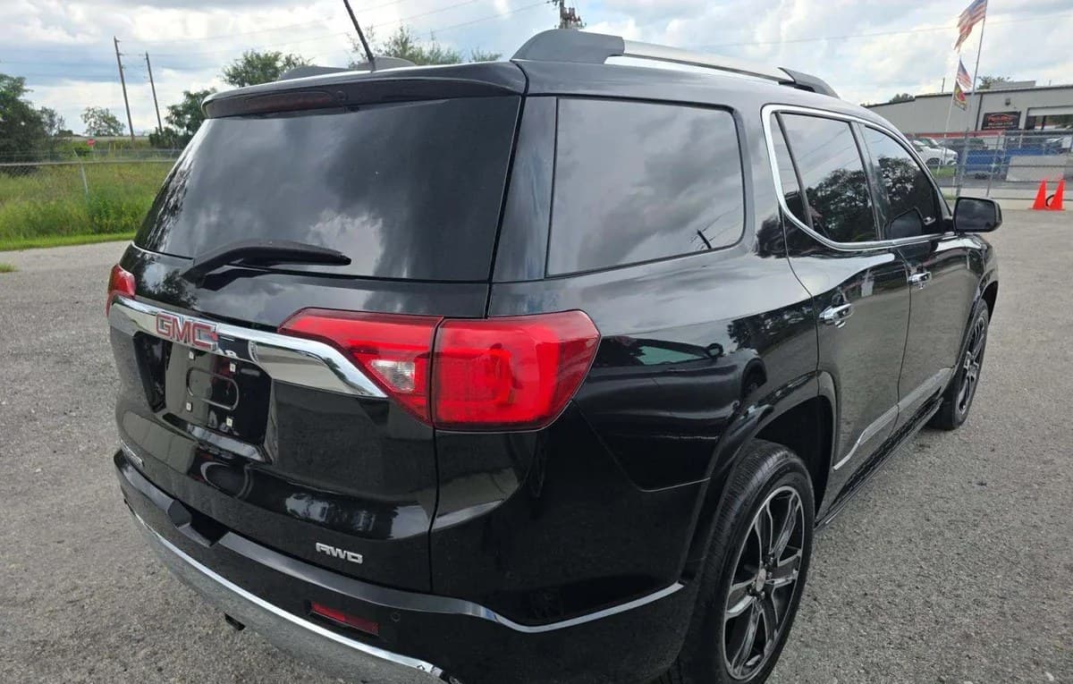 2017 GMC ACADIA DENALI 5SA 4