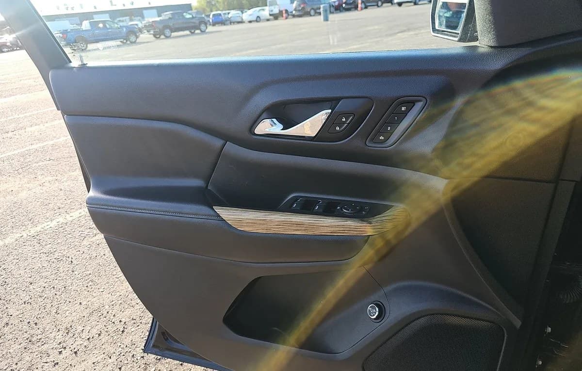 2017 GMC ACADIA DENALI 5SA 6