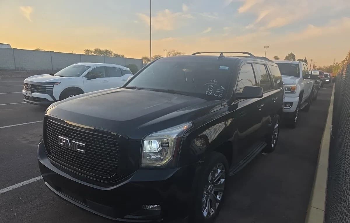 2017 GMC YUKON SLT 2