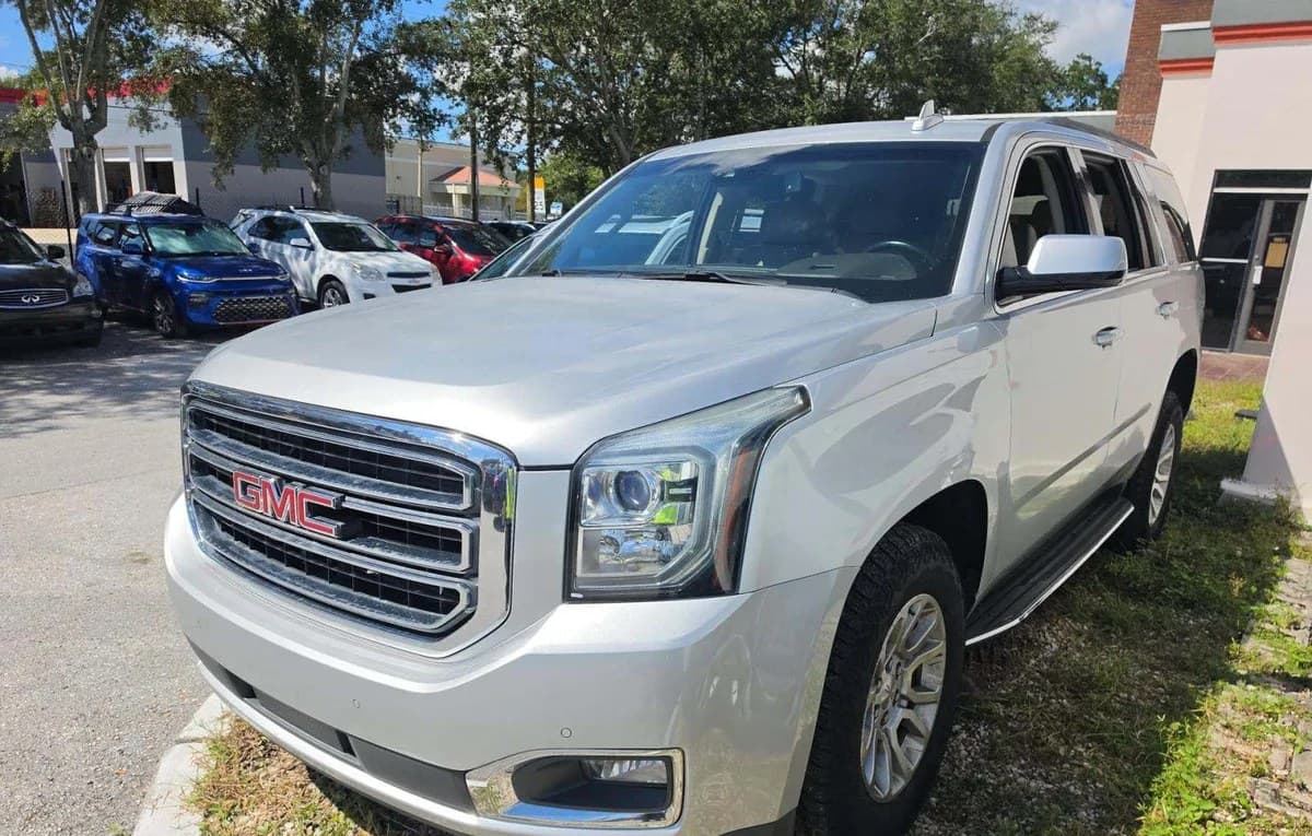 2017 GMC YUKON SLT 2