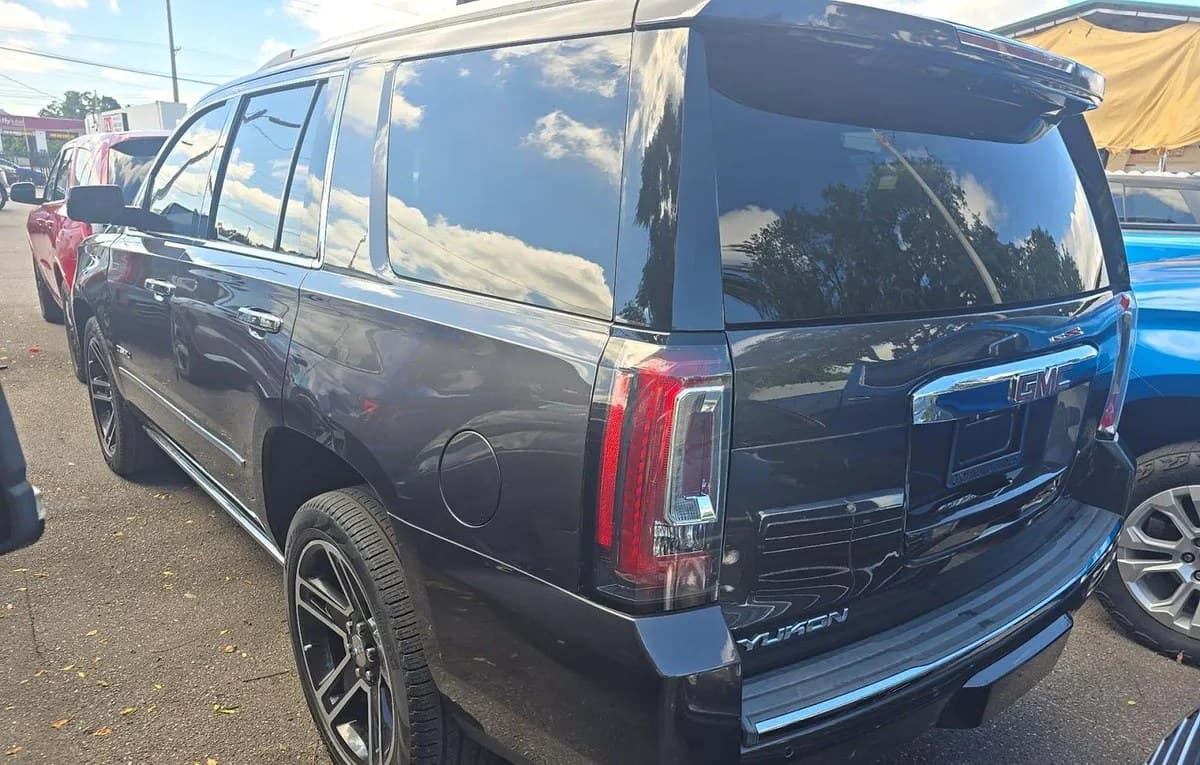2017 GMC YUKON Denali 3