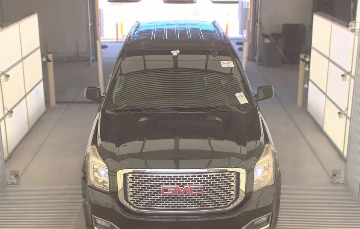 2017 GMC YUKON DENALI 5SA 3
