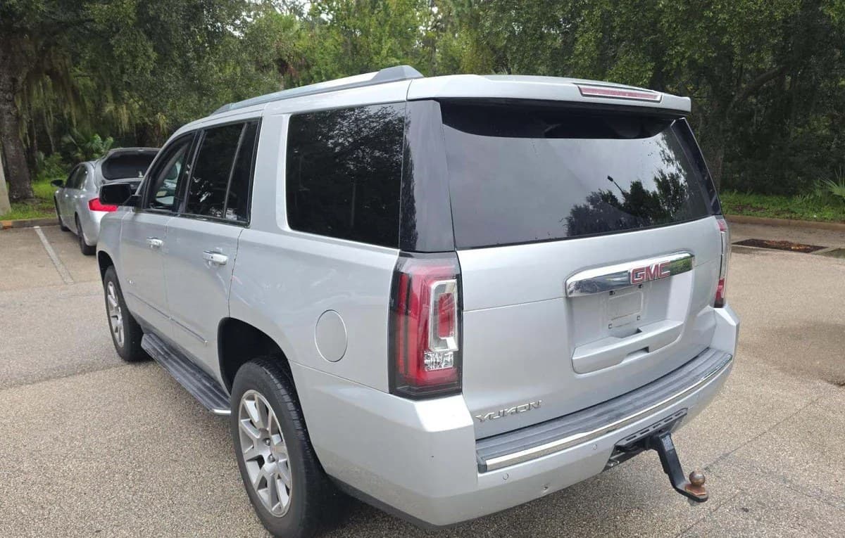 2018 GMC YUKON DENALI 5SA 3