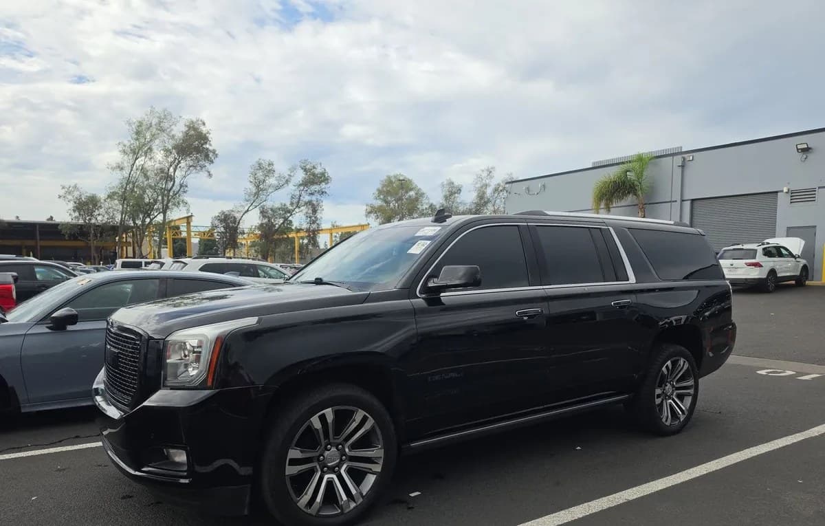 2020 GMC YUKON XL Denali 2