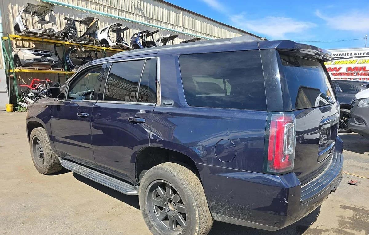 2017 GMC YUKON SLE 3