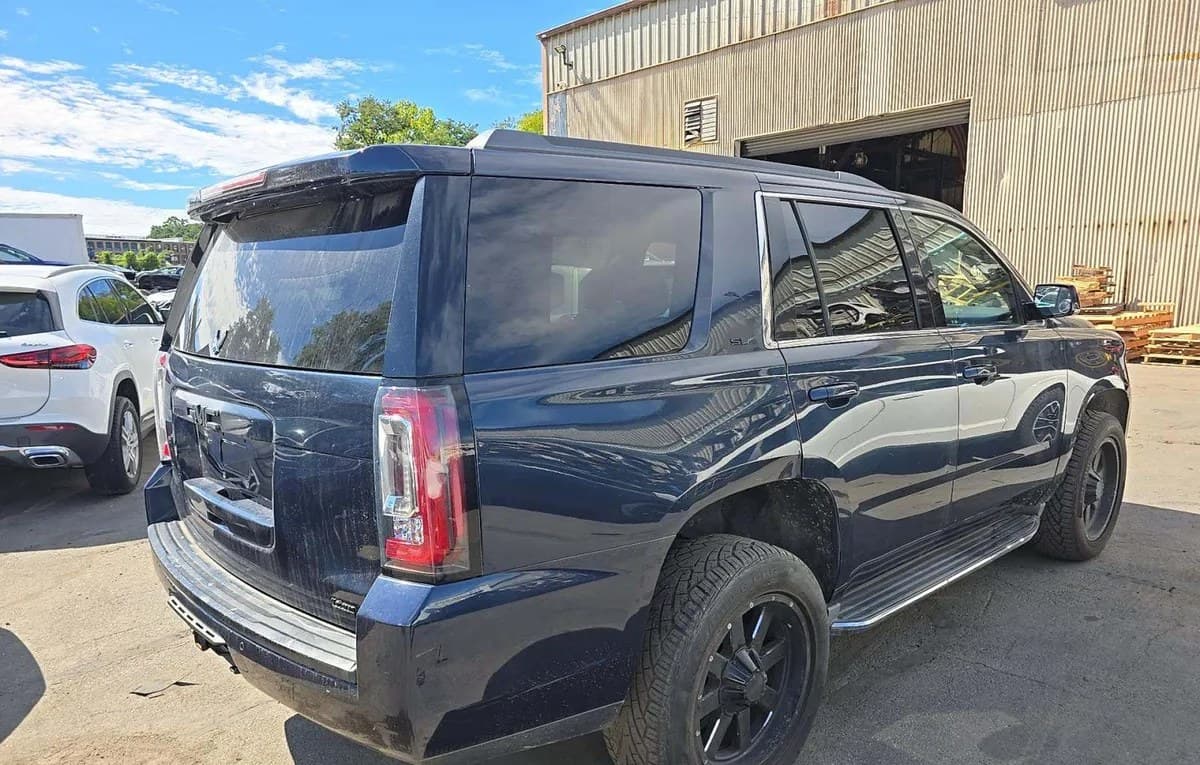 2017 GMC YUKON SLE 4