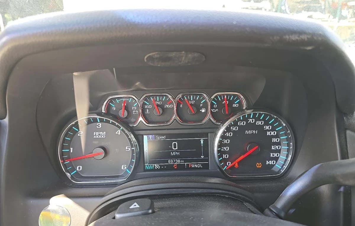 2017 GMC YUKON SLE 6