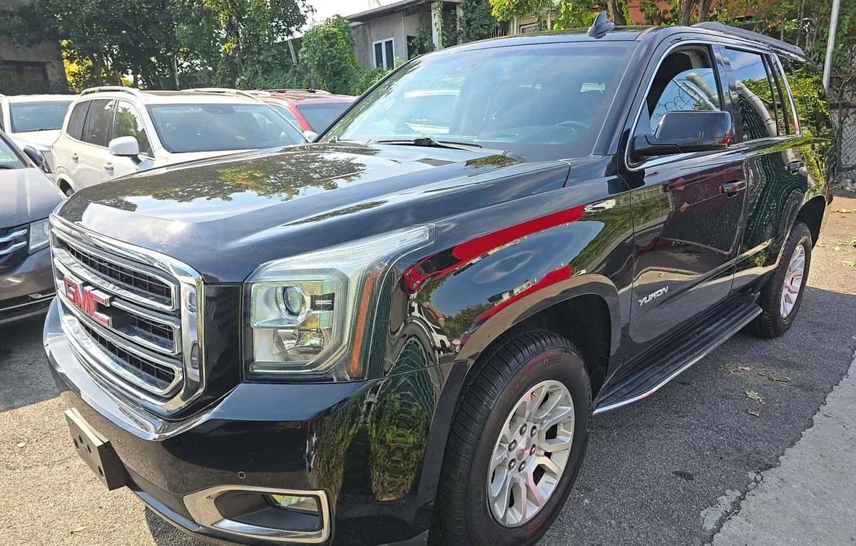 2017 GMC YUKON SLT 2